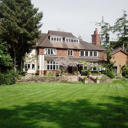 Coach House Villa Woking Eksteriør billede