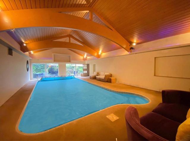 Coach House Villa Woking Eksteriør billede