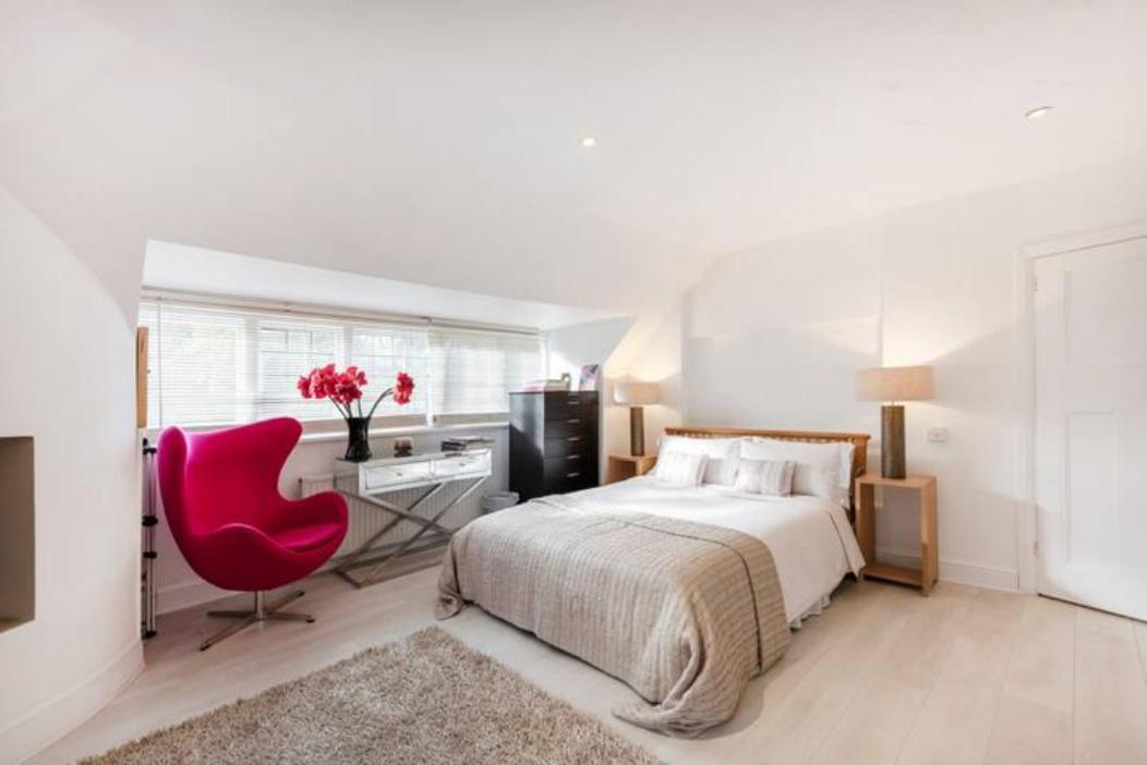 Coach House Villa Woking Eksteriør billede