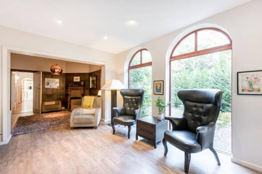 Coach House Villa Woking Eksteriør billede