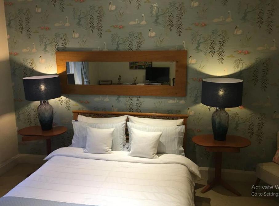 Coach House Villa Woking Eksteriør billede