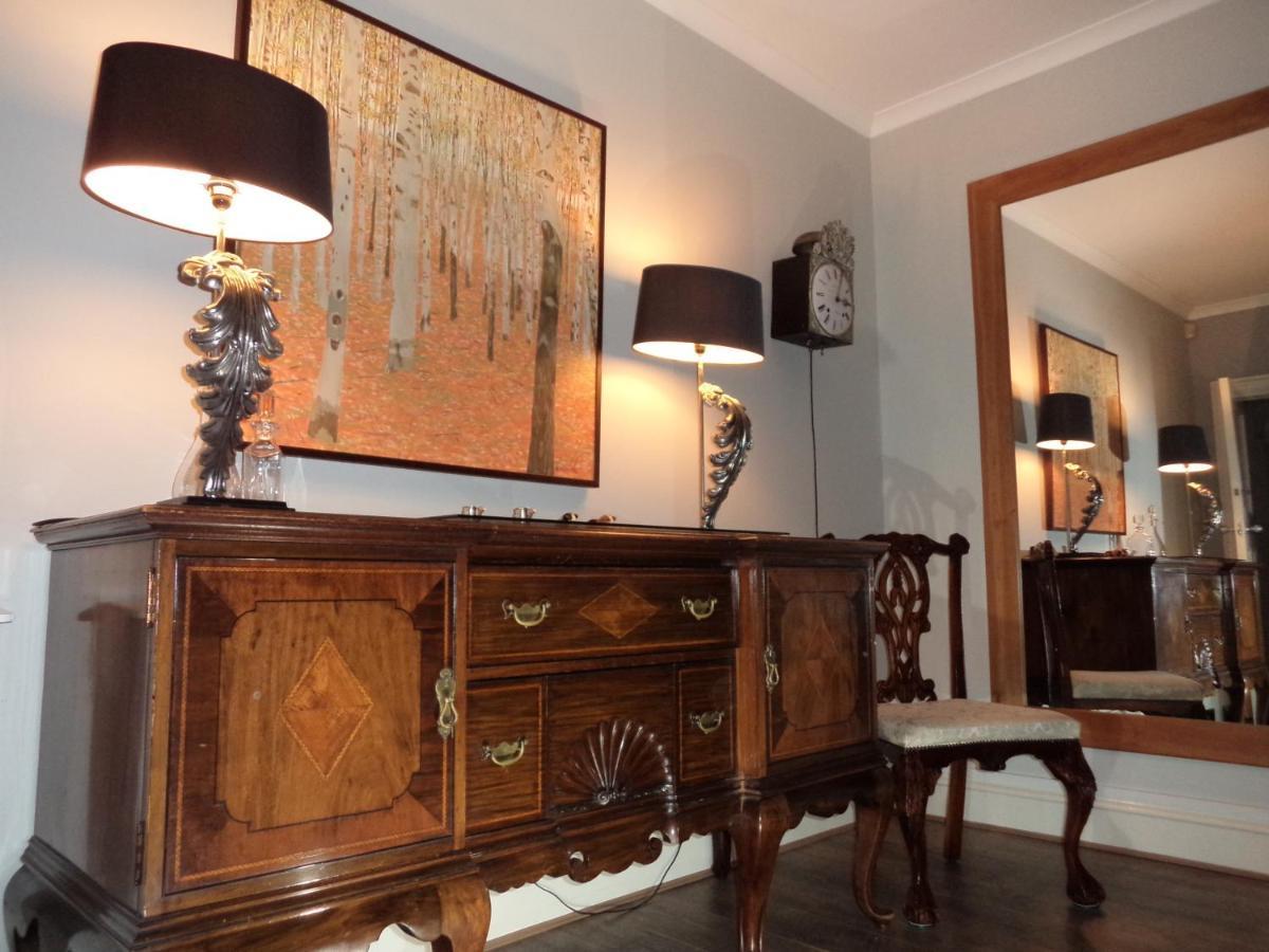 Coach House Villa Woking Eksteriør billede