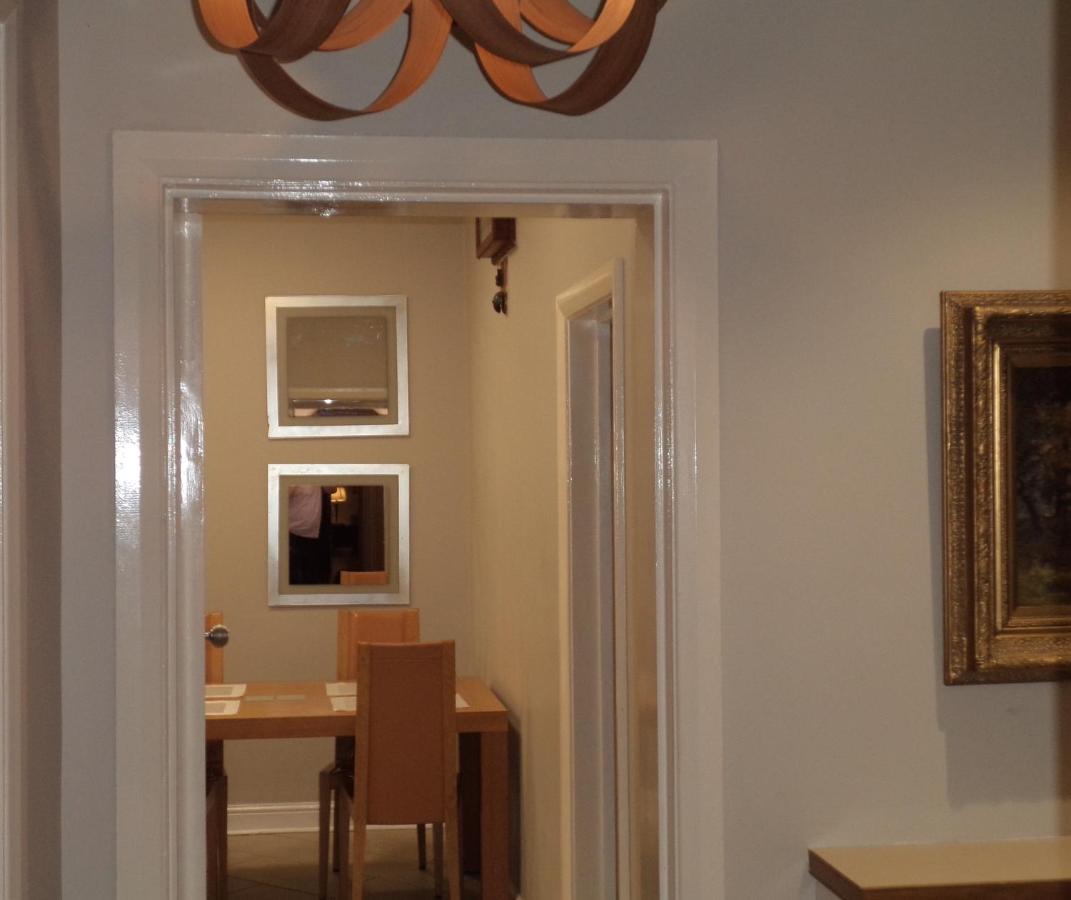 Coach House Villa Woking Eksteriør billede