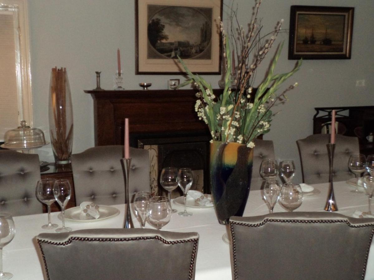 Coach House Villa Woking Eksteriør billede