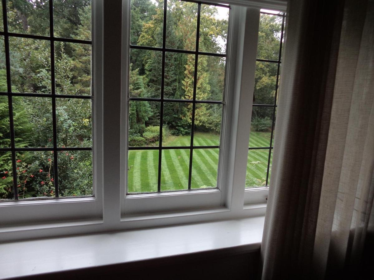 Coach House Villa Woking Eksteriør billede
