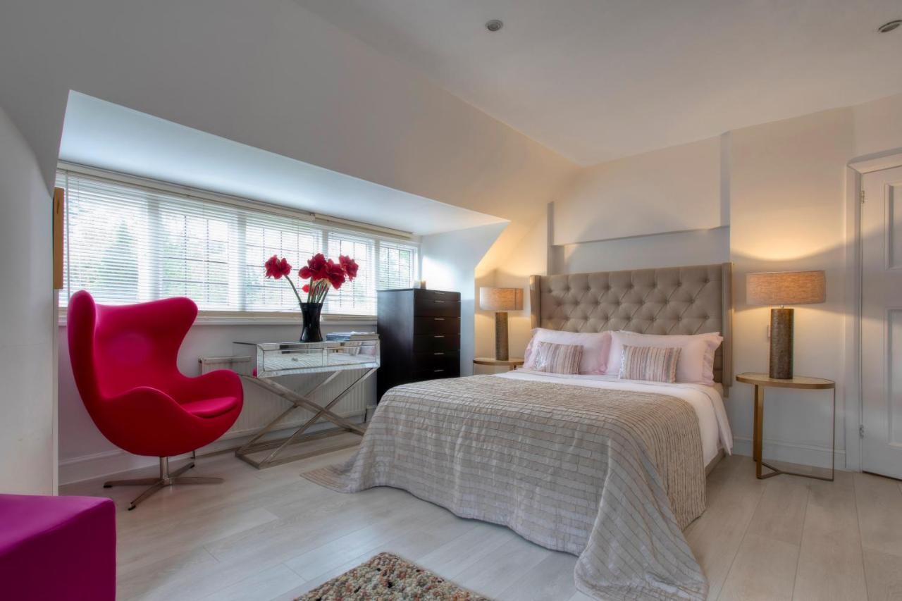 Coach House Villa Woking Eksteriør billede