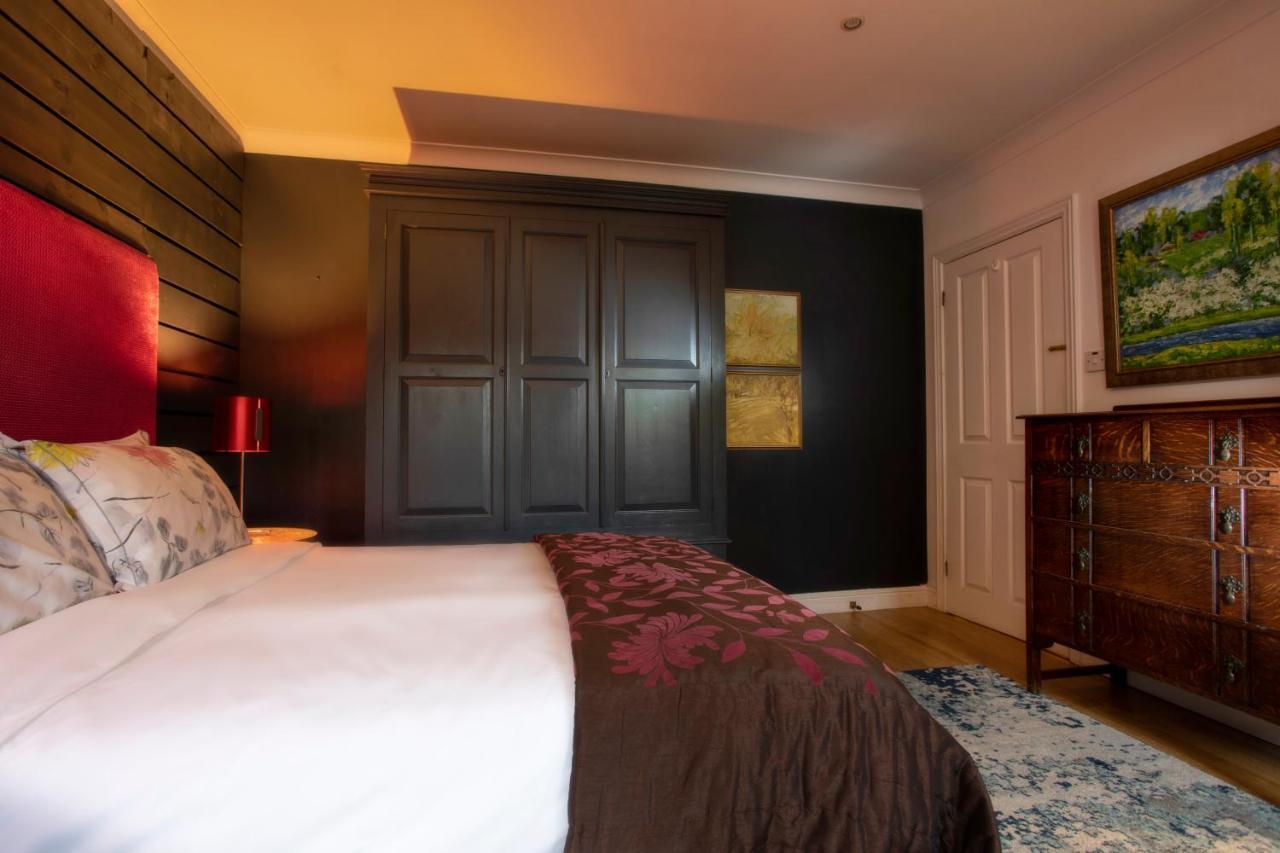 Coach House Villa Woking Eksteriør billede