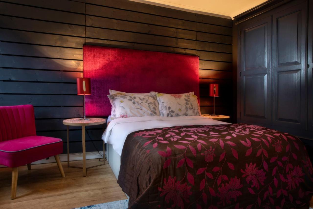 Coach House Villa Woking Eksteriør billede