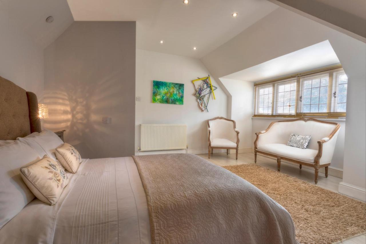 Coach House Villa Woking Eksteriør billede