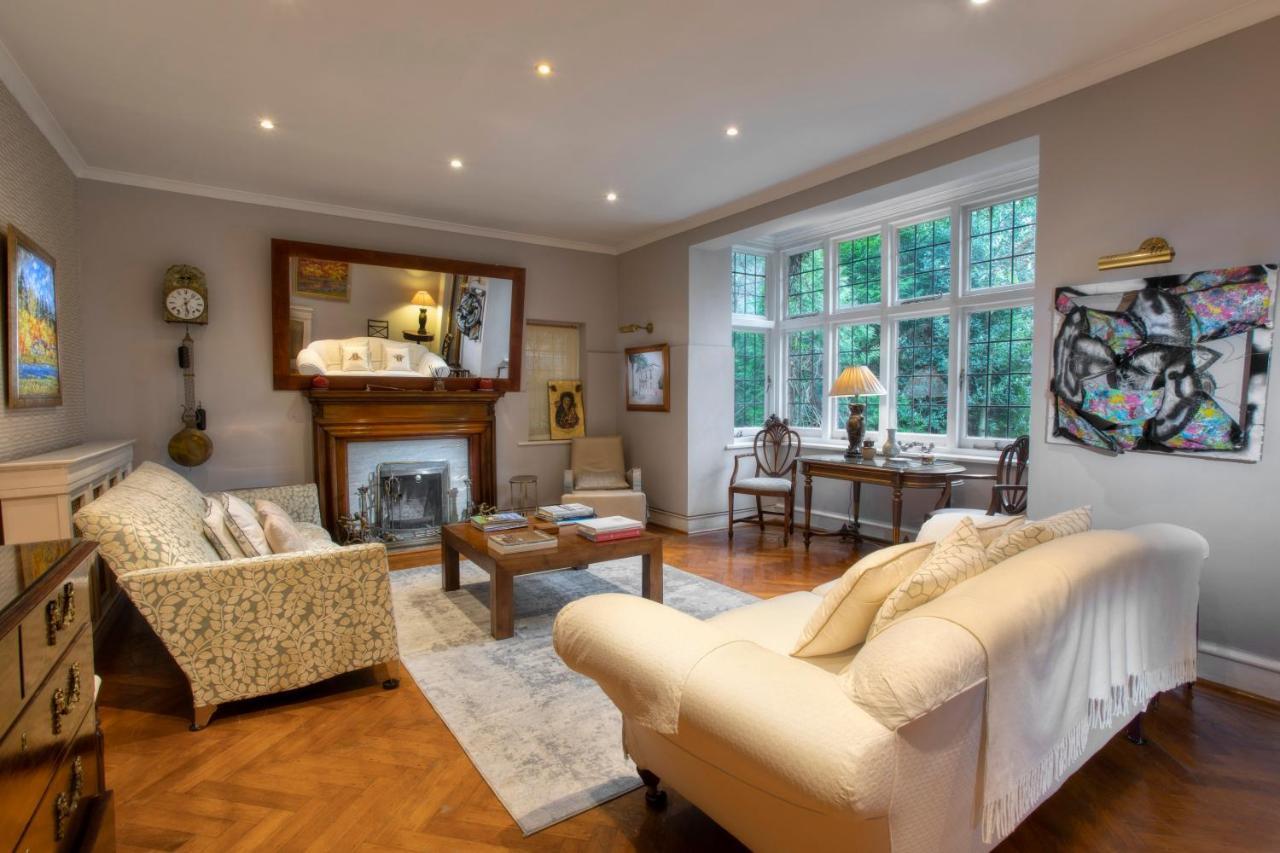 Coach House Villa Woking Eksteriør billede